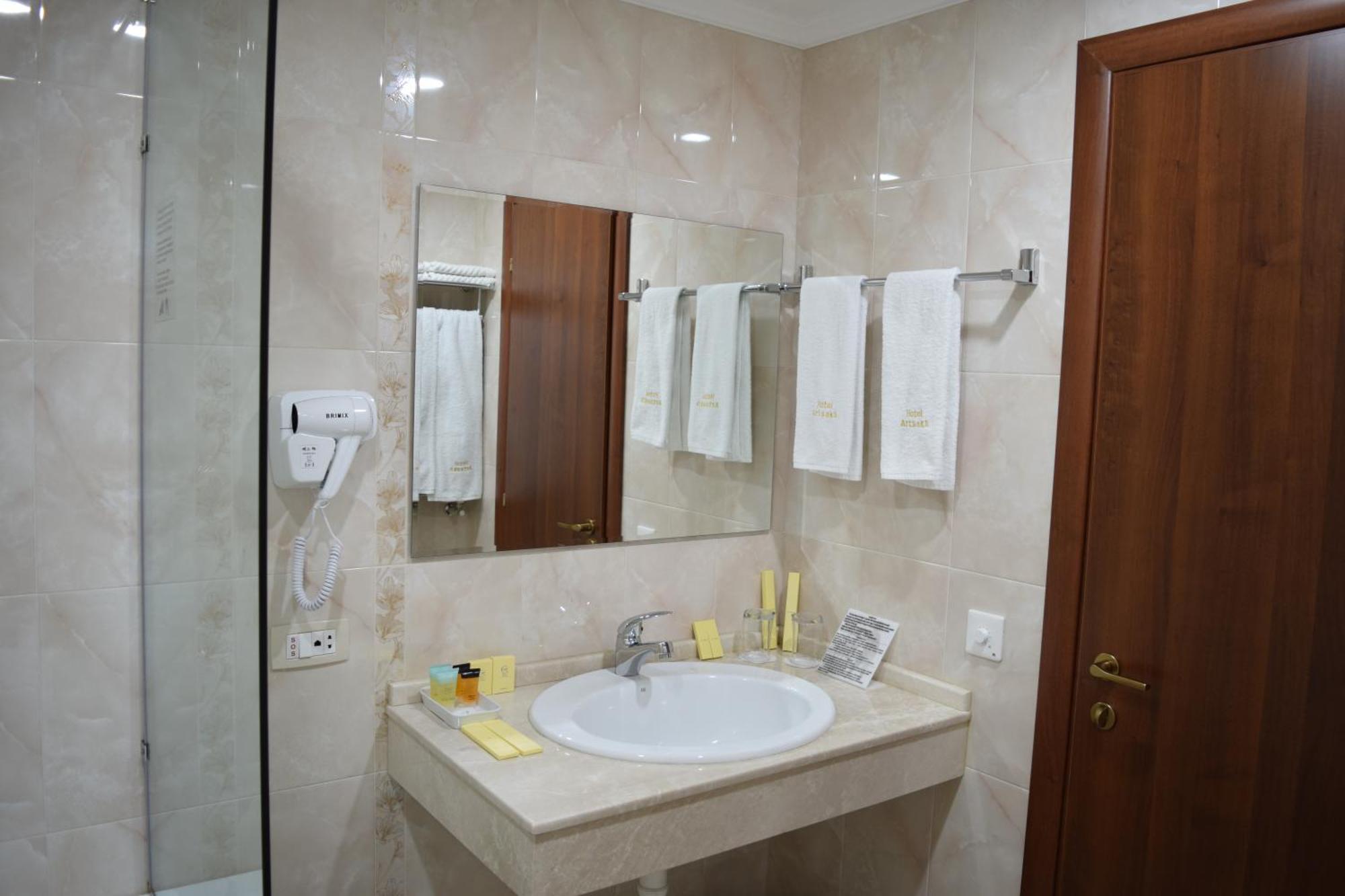Artsakh Hotel Yerevan Exterior photo