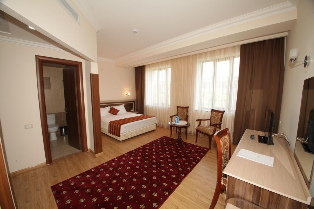Artsakh Hotel Yerevan Exterior photo