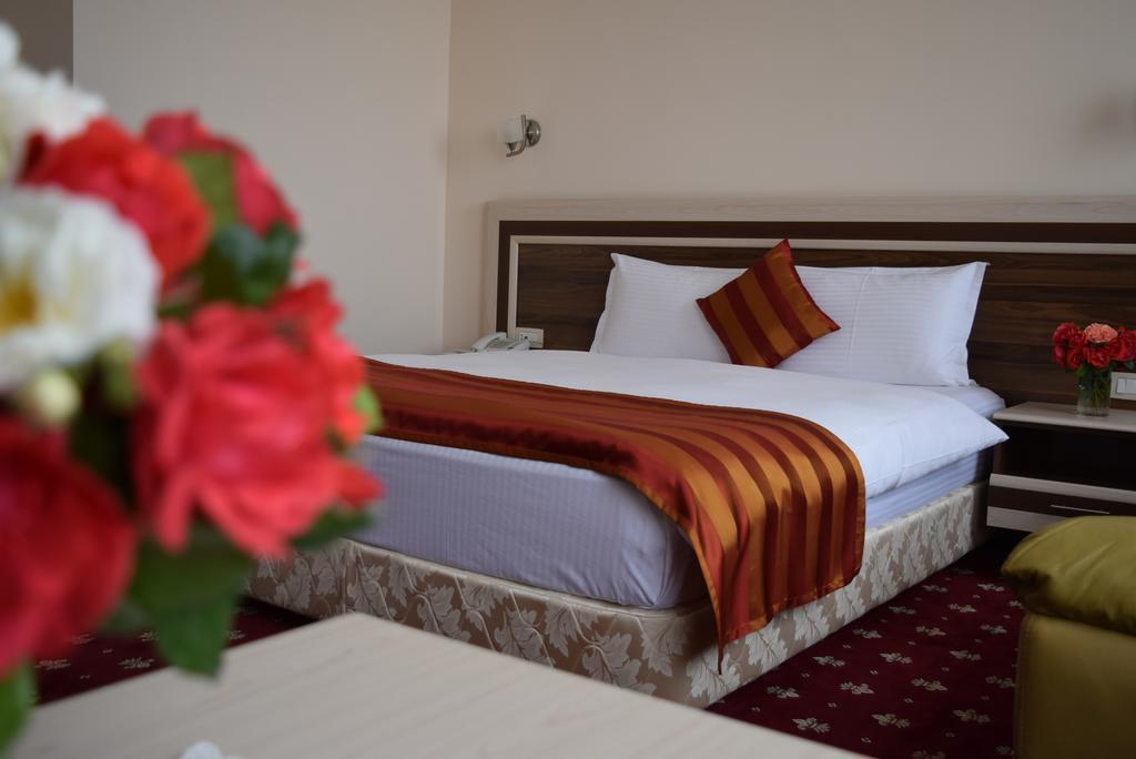 Artsakh Hotel Yerevan Exterior photo