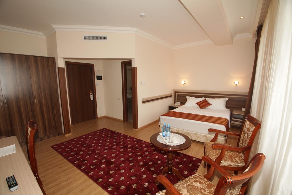 Artsakh Hotel Yerevan Exterior photo