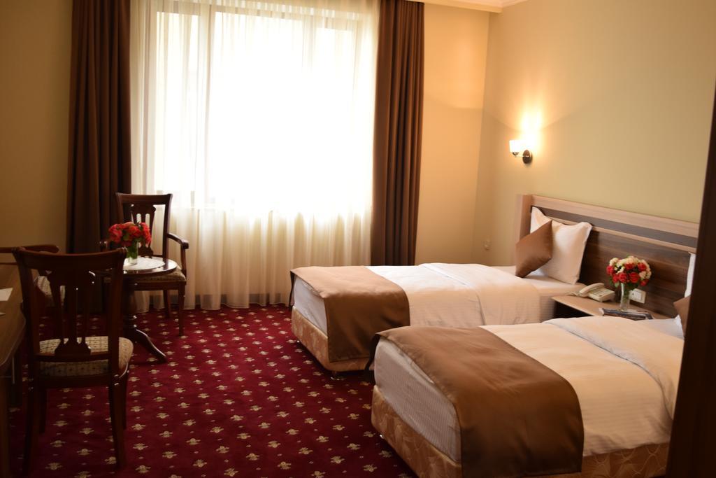 Artsakh Hotel Yerevan Exterior photo