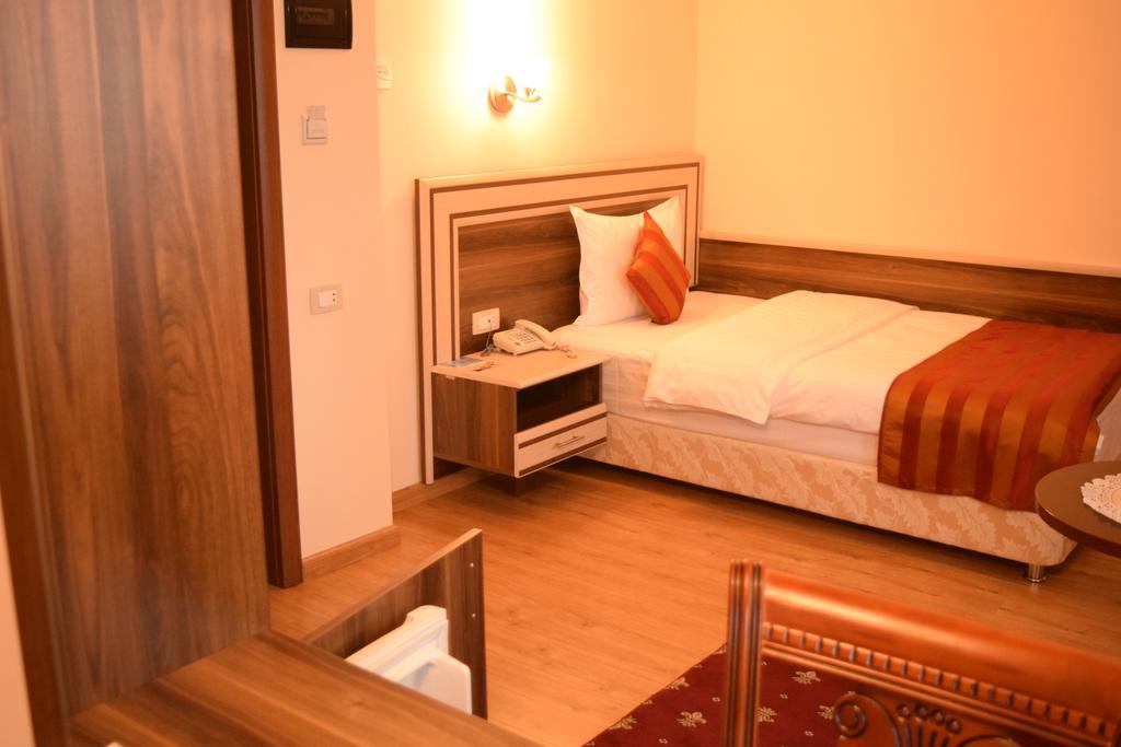 Artsakh Hotel Yerevan Exterior photo