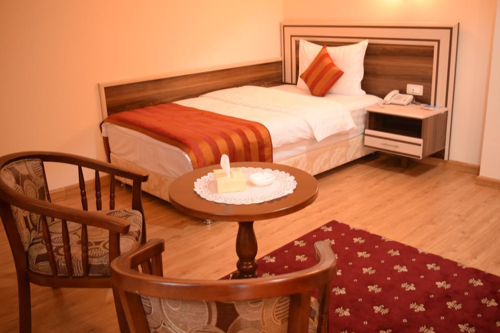 Artsakh Hotel Yerevan Exterior photo