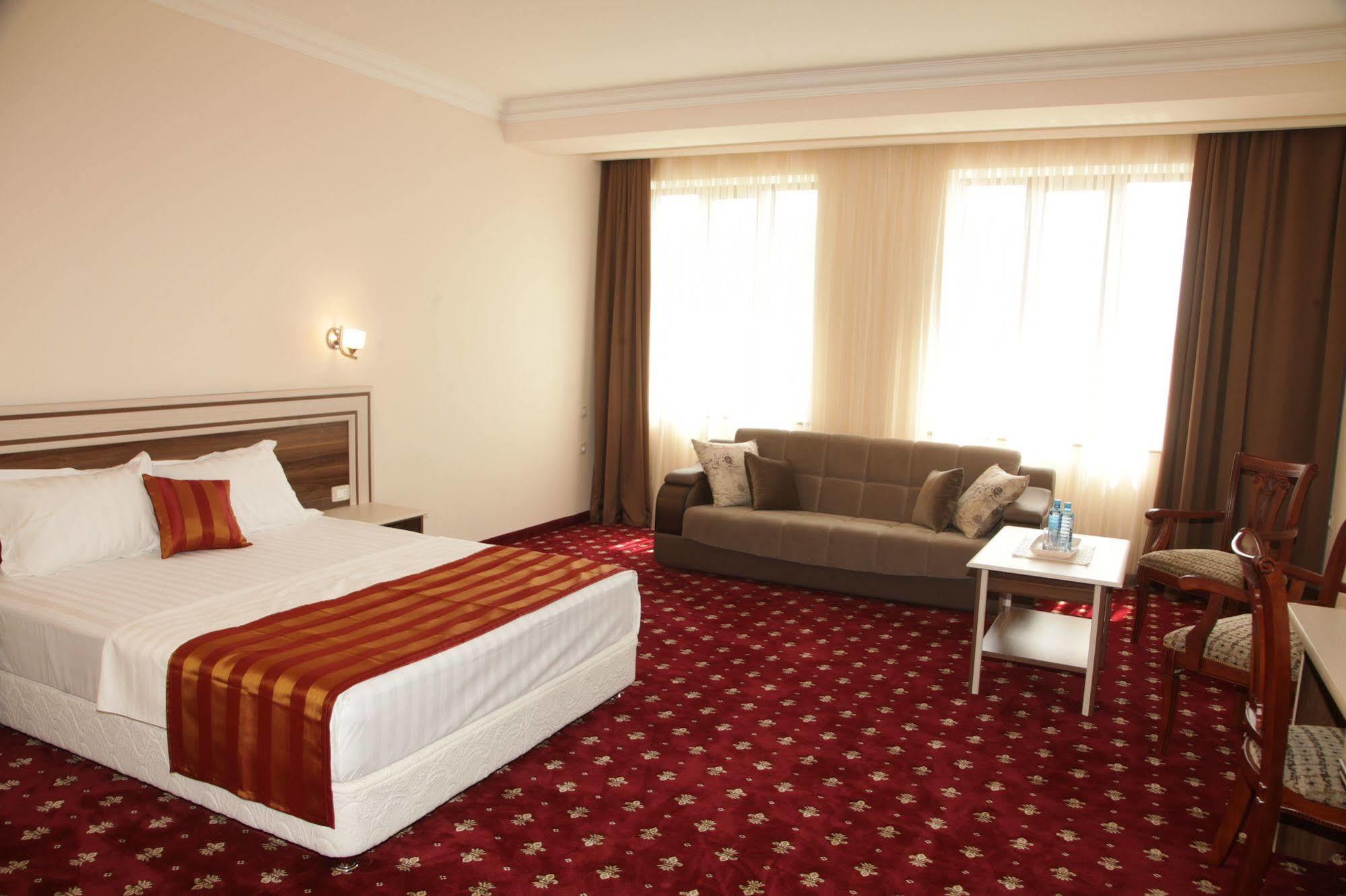 Artsakh Hotel Yerevan Exterior photo